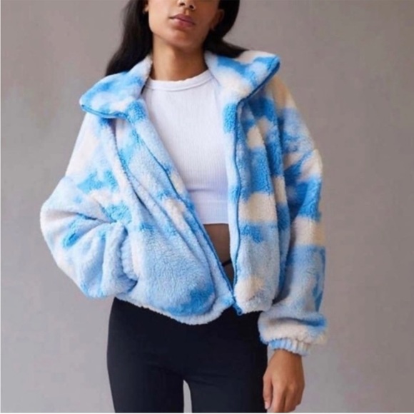 Urban Outfitters Tops - Urban Outfitters Blue Camo Sherpa Cropped Jacket Size S